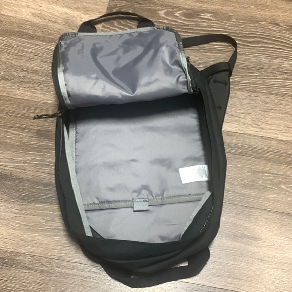 The North Face DayPack - Picture 9 of 10